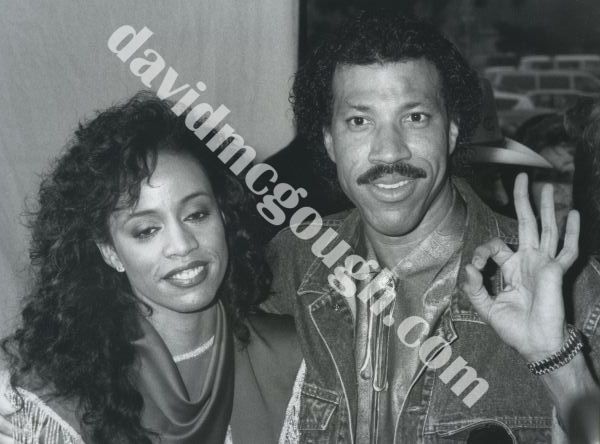 Lionel Richie and wife 1984, LA.jpg